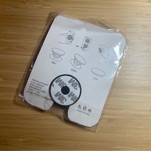 FREE WITH PURCHASE Minnie Mouse Phone Pop-Socket - Picture 2 of 3